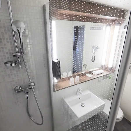 Otel Campanile 3*