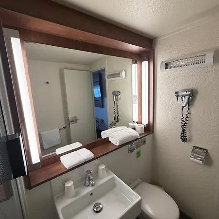 Campanile Otel 3*